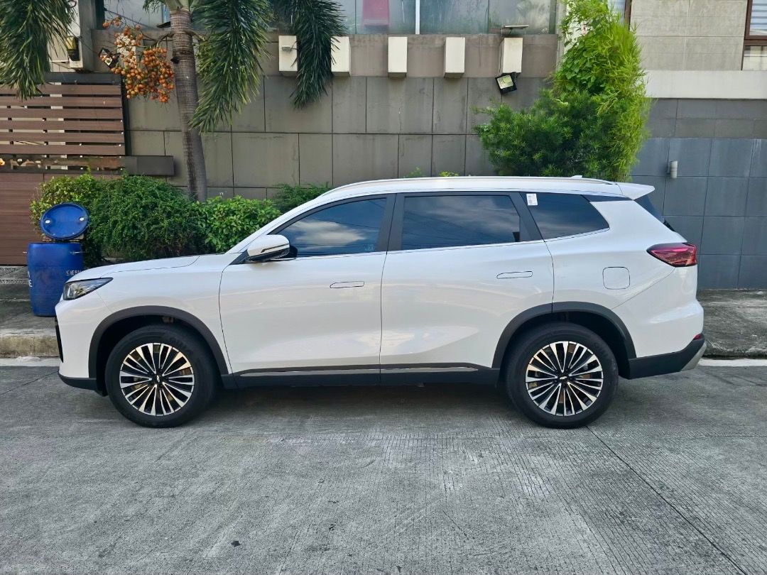 Chery Tiggo REV Auto (Category: Used Cars) located in Quezon City. Submitted by jayjet.jayjet (Listing ID 1466988826, Image 3). Description: 2026 CHERY TIGGO REV Automatic Transmission 2t km only 7 seater Plug-in Hybrid Push Start Engine 540 degree camera Panoramic Moonroof Six airbags, cruise control, emergency braking, blind spot monitor and lane departure warning Genuine Leather Fully all powered Price P1.3m Slightly negotiable upon viewing Fi