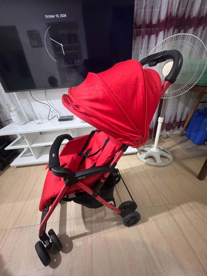 Chicco Stroller Red (Category: Strollers) located in Quezon City. Submitted by lovepinkretailshop (Listing ID 1467075866, Image 2). Description: Chicco Stroller Red (Bought Sept 2025) 💰 PHP 2,500 (Negotiable) Chicco red stroller Secure 5-point harness Convenient storage basket underneath Protective canopy for shade Easy to maneuver with swivel wheels Compact folding for easy storage Lightweight and travel-friendly Ideal for everyday outings with