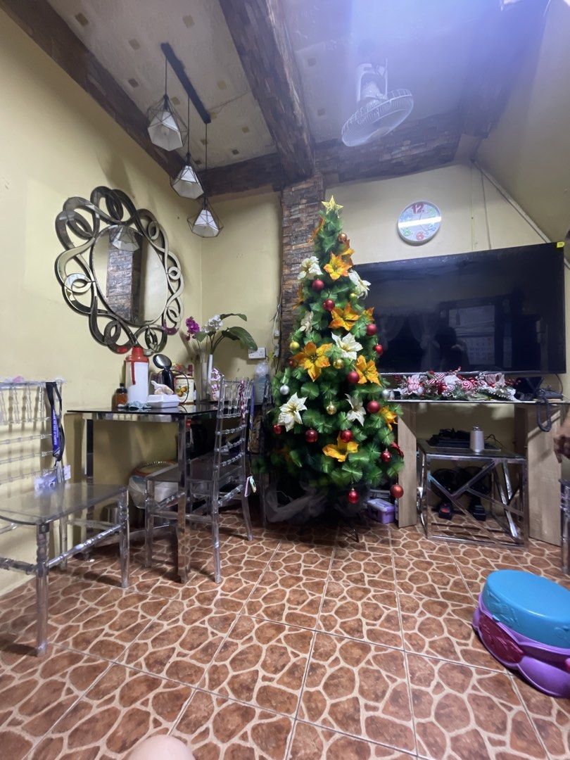 Christmas tree and decoration (Category: Other Home Furniture) located in Manila. Submitted by sabbylious (Listing ID 1467004588, Image 2). Description: .