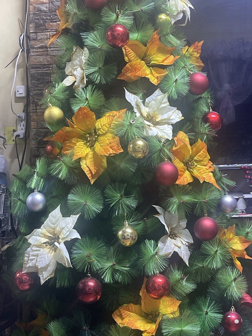 Christmas tree and decoration (Category: Other Home Furniture) located in Manila. Submitted by sabbylious (Listing ID 1467004588, Image 1). Description: .