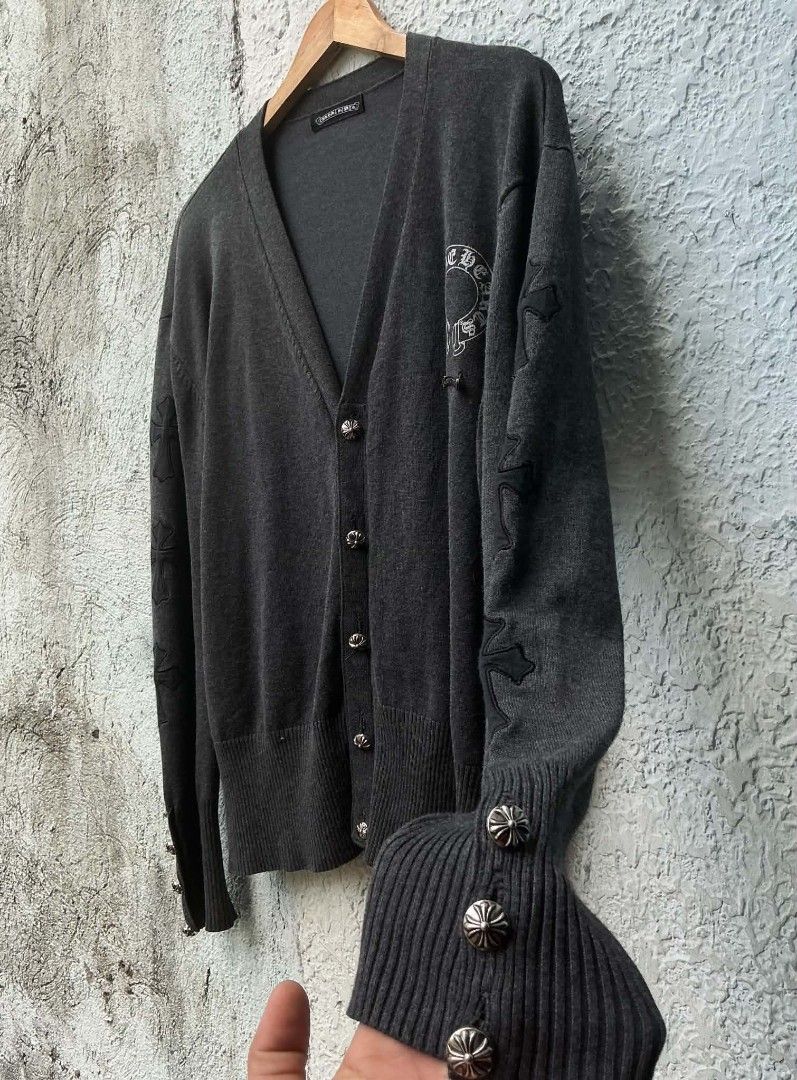 CHROME HEARTS (Cardigan) (Category: Activewear) located in Mabalacat. Submitted by mrcee (Listing ID 1467056551, Image 2). Description: CHROME HEARTS (CARDIGAN) VERY GOOD CONDITION 22X26 BOXY FITTINGS SUPER GANDA NETO SA PERSONAL MAKAPAL DM SA OTHER DETAILS📩 CAN DO VC🎥.