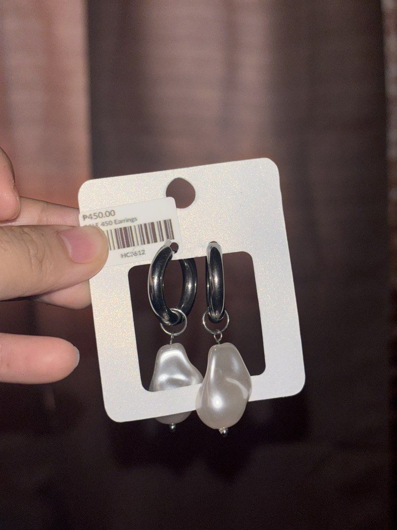 Chunky silver hoop earrings with baroque pearl drop (Category: Earrings) located in Bacolod City. Submitted by jeeyahsells (Listing ID 1467017792, Image 2). Description: used once .
