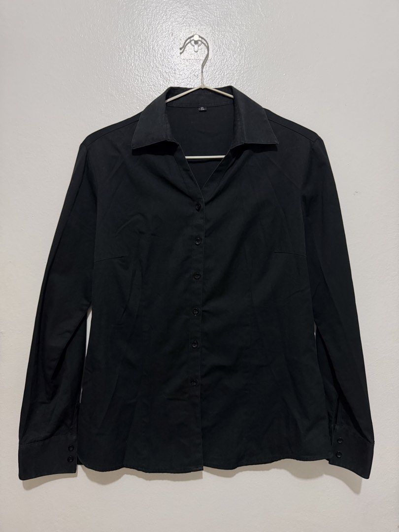 Classic Black Button-Down Long Sleeve Polo (Category: Longsleeves) located in Caloocan City. Submitted by ashpreloves (Listing ID 1467085729, Image 1). Description: - Size M-L - Long sleeves with collar and button cuffs - Thick fabric not flowy - Versatility: Easy to pair with trousers or skirts for work or casual days.