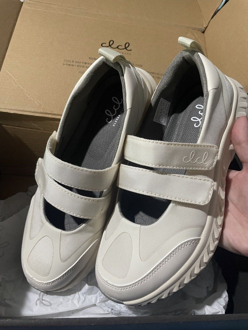 CLCL Monday Morning Mary Jane 36 (Category: Sneakers) located in Imus. Submitted by daaayan123 (Listing ID 1467064848, Image 3). Description: Brand New Clever Cloger Monday Morning Mary Jane From Korea Size: 36 Eur/ 23.5cm.