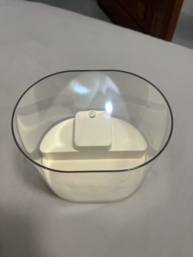 Clear Acrylic Display Case with White Tiered Base (Category: Storage Boxes & Baskets) located in Baguio. Submitted by jessam.gamboa (Listing ID 1467159683, Image 2). Description: .