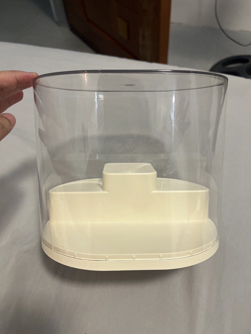 Clear Acrylic Display Case with White Tiered Base (Category: Storage Boxes & Baskets) located in Baguio. Submitted by jessam.gamboa (Listing ID 1467159683, Image 1). Description: .