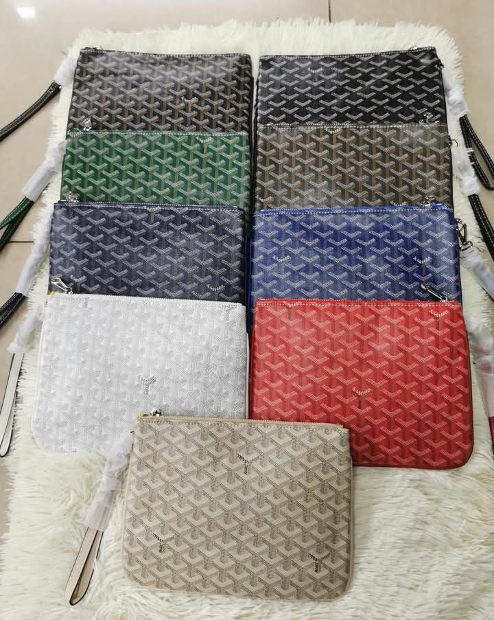 clutch bag handcarry bag (Category: Clutches) located in Manila. Submitted by lecha201992 (Listing ID 1467057433, Image 1). Description: .