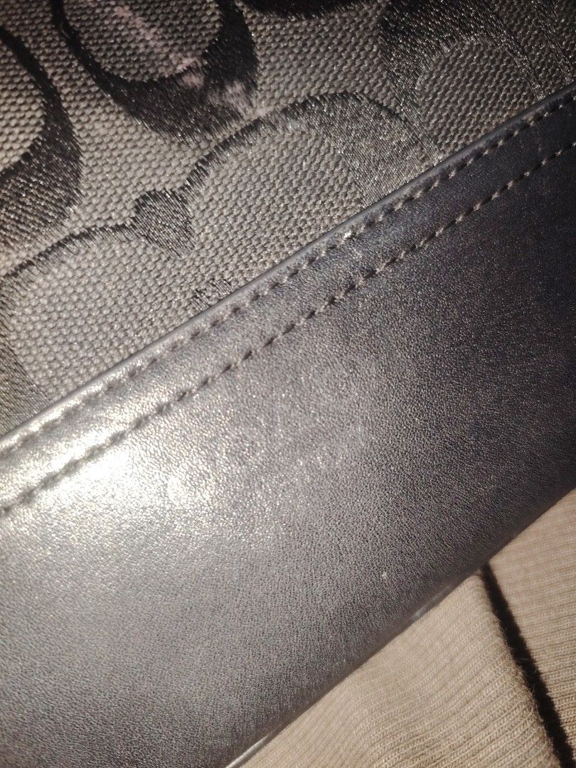 Coach (Category: Sling Bags) located in Bulacan. Submitted by jhefkheelo02163 (Listing ID 1466972720, Image 3). Description: Coach Medium size No flaws Normal sign of usage since preloved .
