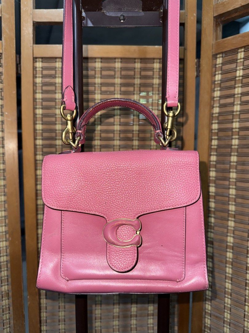 Coach aling bag pink (Category: Cross-body Bags) located in Silang. Submitted by purecat-04caea (Listing ID 1467058210, Image 1). Description: .