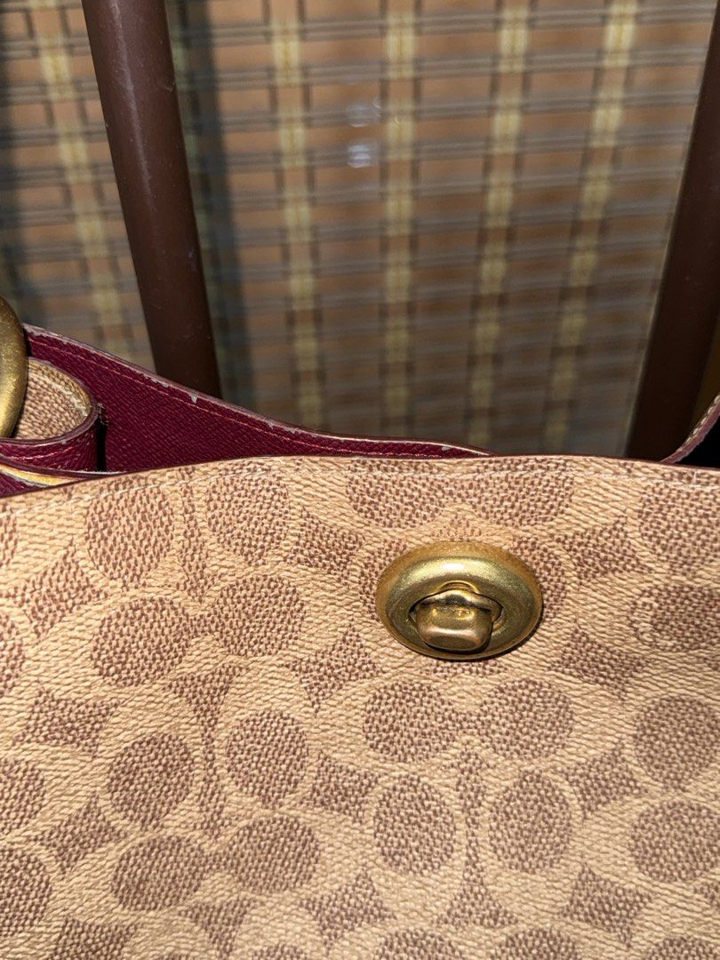 Coach Bag (Category: Luxury Bags & Wallets) located in Silang. Submitted by purecat-04caea (Listing ID 1467056727, Image 2). Description: Coach Bag Rfs Need funds.