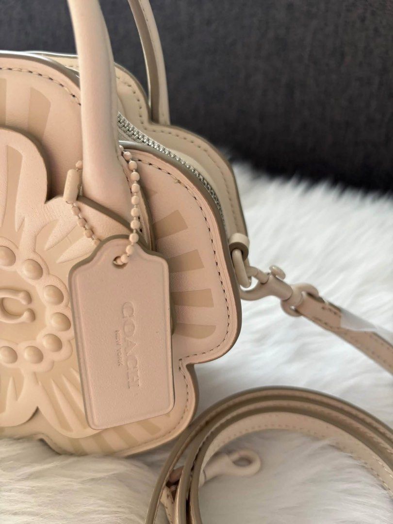 Coach bag (Category: Luxury Bags & Wallets) located in Quezon City. Submitted by matchaaa_shop (Listing ID 1467151232, Image 3). Description: Bnew from japan Original 💯💯💯 Inclusion cc poly and dust bag 10,500 pesos only.