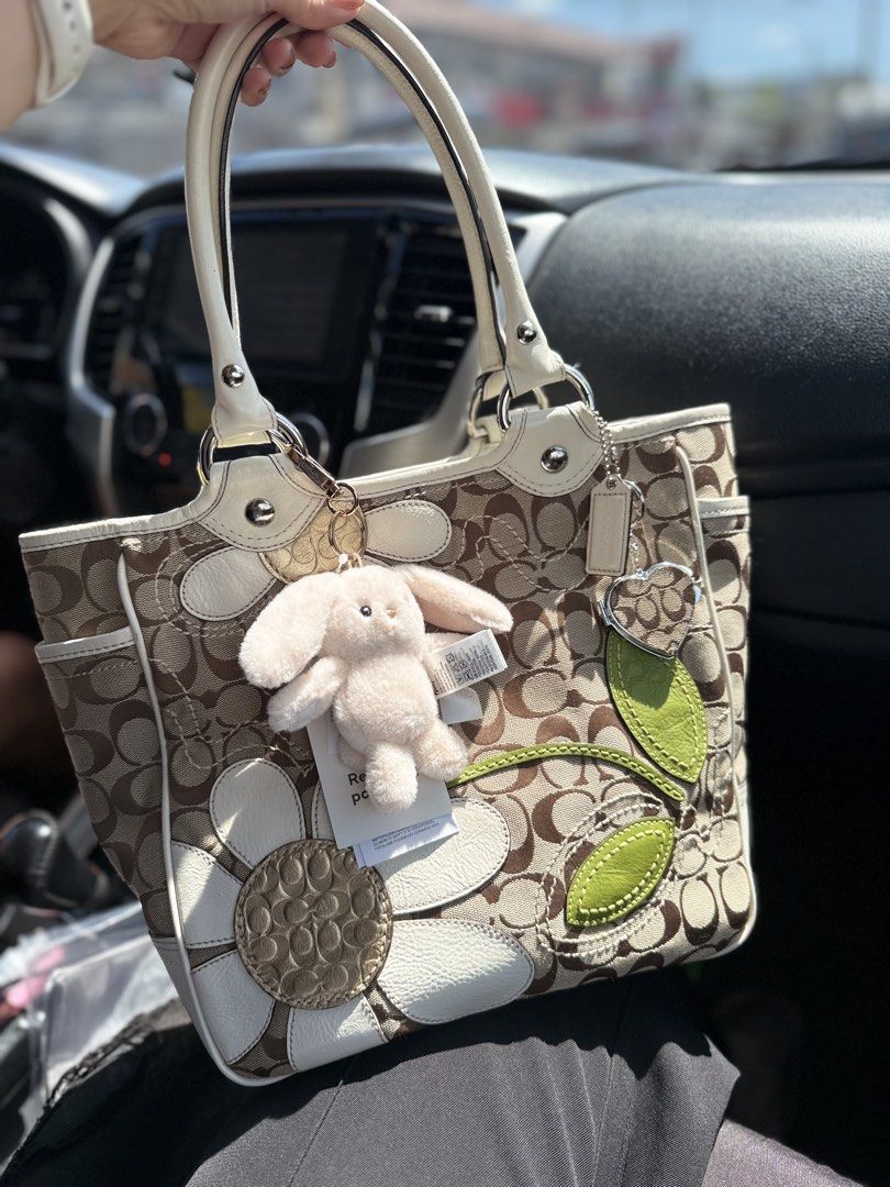 Coach Canvas Tote Bag Y2k (Category: Shoulder Bags) located in San Jose. Submitted by mjthrifts (Listing ID 1466986196, Image 1). Description: Excellent condition Very clean Can fit a laptop For working and student.