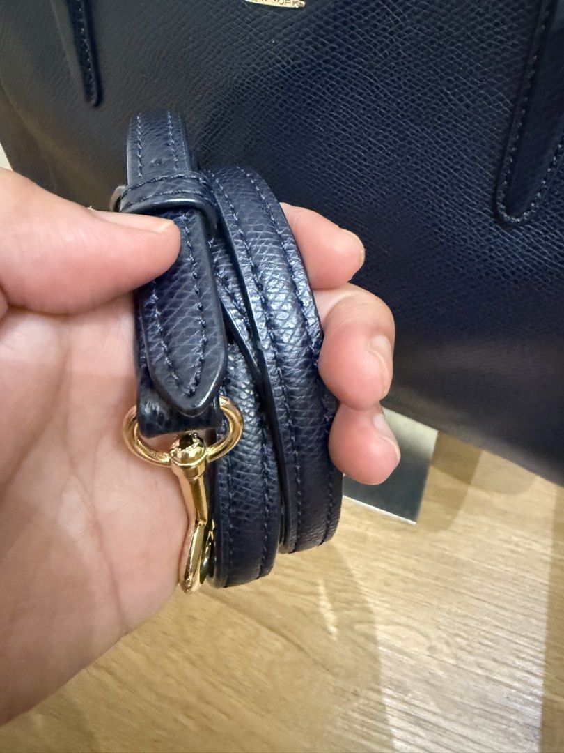 Coach Christie Carryall (Category: Shoulder Bags) located in Taguig. Submitted by slay.ph (Listing ID 1467030081, Image 3). Description: Good as new 100% Original.