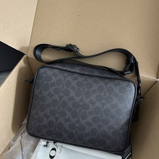(Category: ) located in . Submitted by amazebags (Listing ID 1467113009, Image 1). Description: .