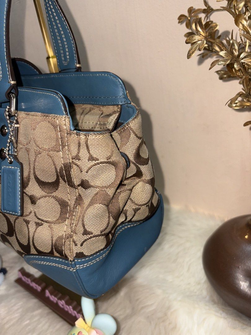 Coach Hampton Blue Turnlock Satchel (Category: Luxury Bags & Wallets) located in Angeles City. Submitted by azter.archive (Listing ID 1467166041, Image 3). Description: Like new no issue Also posted on my Instagram account - azter.archive .