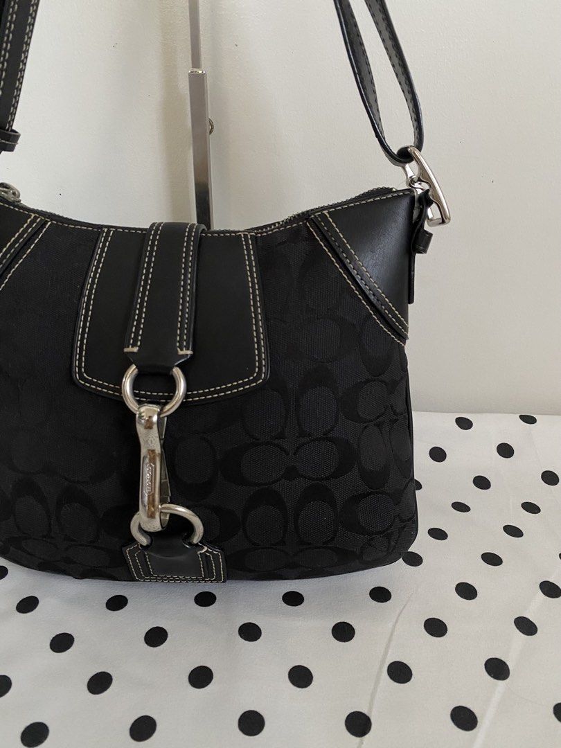 Coach Hampton Clip Shoulder Bag (Category: Luxury Bags & Wallets) located in Angat. Submitted by raejinx (Listing ID 1466972943, Image 3). Description: .