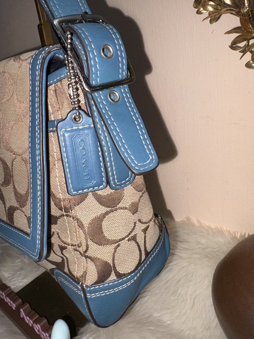 Coach Hampton Flap Turnlock (Category: Luxury Bags & Wallets) located in Angeles City. Submitted by azter.archive (Listing ID 1467166121, Image 3). Description: Like new no issue, just minimal scratches on the turnlock hardware, hardly noticeable Also posted on my Instagram account - azter.archive .