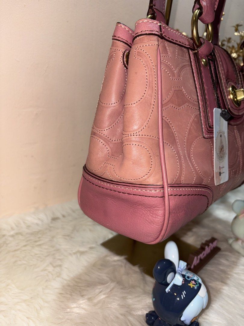 Coach Hampton Turnlock Satchel (Category: Luxury Bags & Wallets) located in Angeles City. Submitted by azter.archive (Listing ID 1467166000, Image 2). Description: Like new no issue Also posted on my Instagram account - azter.archive .
