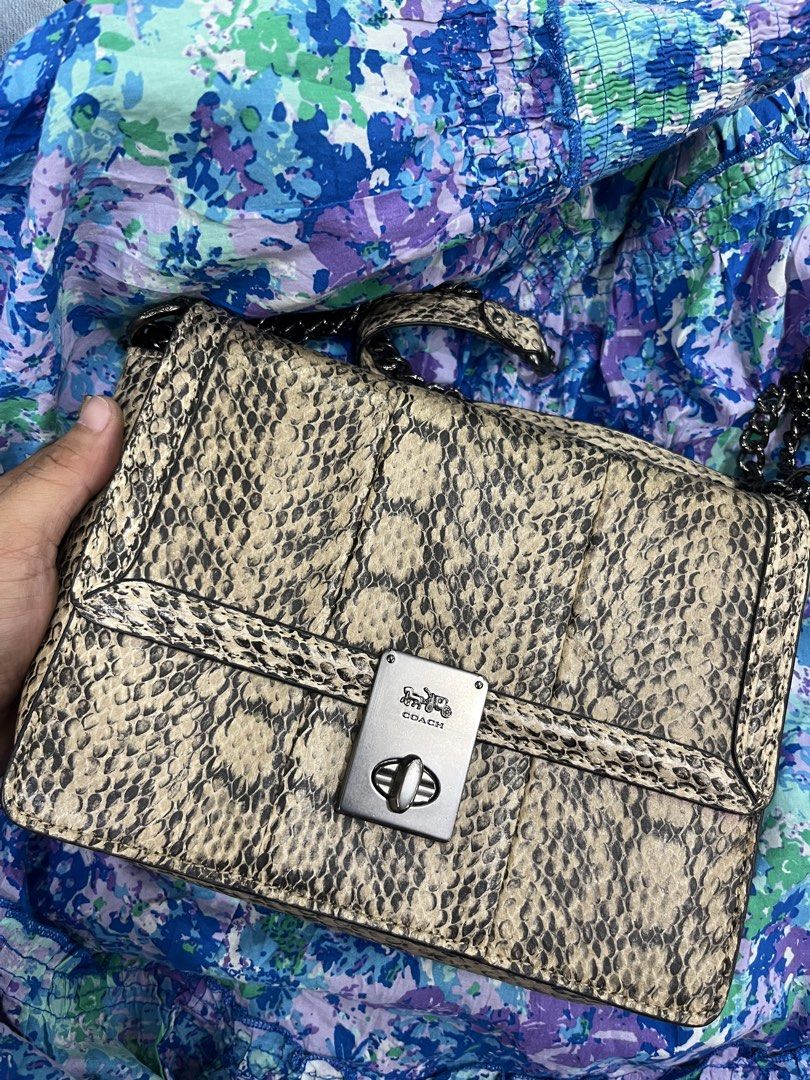 Coach Hutton Shoulder Bag in genuine snakeskin (Category: Shoulder Bags) located in Bacolod City. Submitted by jem111111 (Listing ID 1467091513, Image 2). Description: Coach Hutton Shoulder Bag in genuine snakeskin GOOD AS NEW CONDITION WITH TAGS AND QR INSIDE NO MAJOR FLAWS ISSUE IS ON THE LAST PICTURE OUTSIDE APPEARANCE GOOD AS NEW NO SCRATCHES .