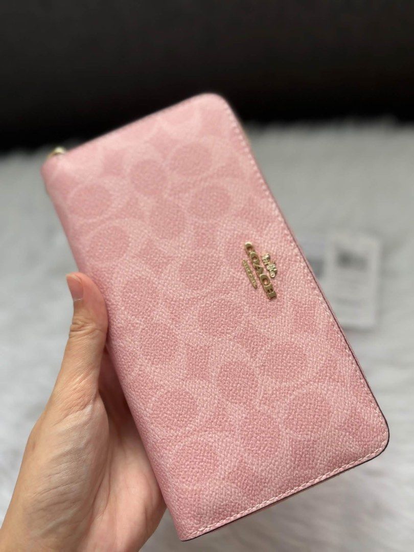 Coach long wallet (Category: Wallets & Card holders) located in Quezon City. Submitted by matchaaa_shop (Listing ID 1467150614, Image 3). Description: Last 1!! 💗 💯 Original po. BNEW WITH TAG.