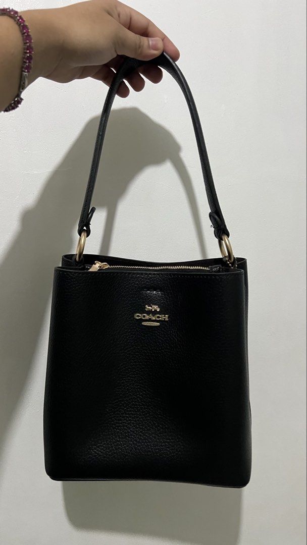 Coach made in vietnam (Category: Luxury Bags & Wallets) located in Pasay City. Submitted by clothesfindph (Listing ID 1466980421, Image 1). Description: Good as new may creed at made in vietnam etiketa.