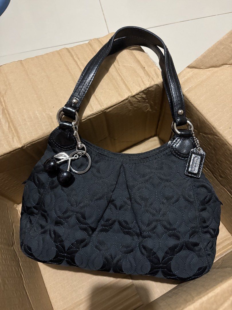 coach mini hobo (Category: Shoulder Bags) located in Pasig City. Submitted by bagsby.camillah (Listing ID 1467048820, Image 1). Description: issue creed other than that wala na. excellenct condition.