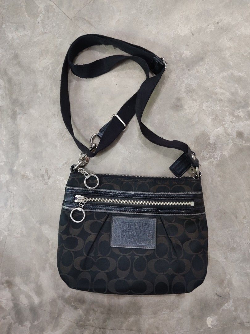 COACH POPPY CROSSBODY BAG (Category: Shoulder Bags) located in Pagadian. Submitted by hidden_gems. (Listing ID 1466986804, Image 1). Description: GOOD CONDITION NO ISSUE AUTHENTIC.