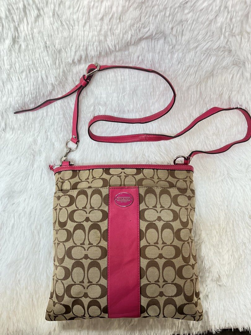 Coach signature crossbody (Category: Cross-body Bags) located in Cotabato. Submitted by big_cash (Listing ID 1467018673, Image 1). Description: .
