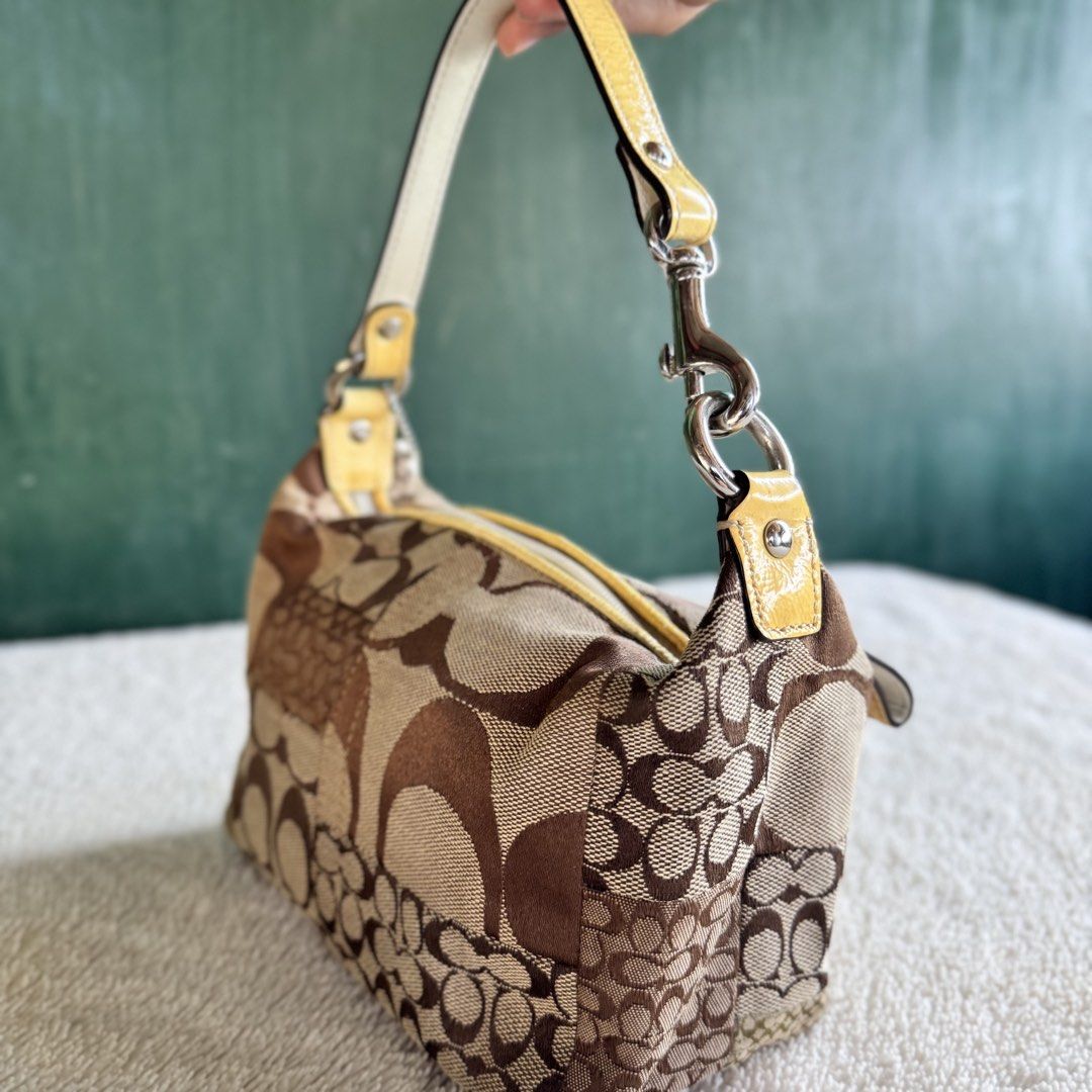 Coach Signature Patchwork Mini Hobo Bag (Category: Luxury Bags & Wallets) located in Vigan. Submitted by chiyannav (Listing ID 1467100500, Image 2). Description: .