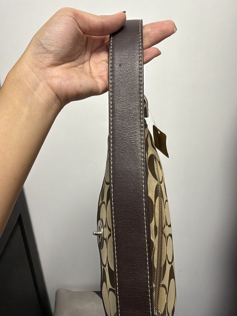 Coach Signature Turnlock Flap Bag (Category: Luxury Bags & Wallets) located in Sablan. Submitted by bag-a-holic.bygaile.ph.2.0 (Listing ID 1466983534, Image 3). Description: .