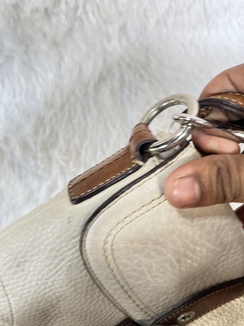 Coach Soho buckle-flap crossbody (Category: Cross-body Bags) located in Cotabato. Submitted by big_cash (Listing ID 1467017735, Image 3). Description: .
