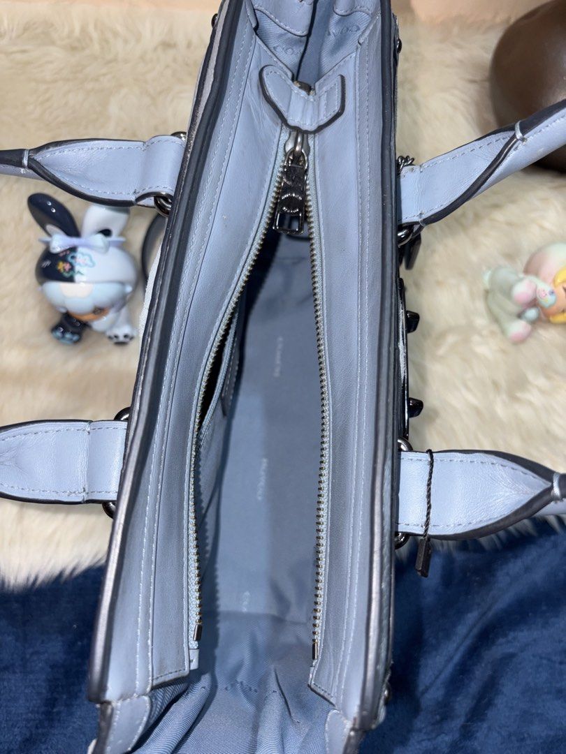Coach Swagger Patchwork (Category: Luxury Bags & Wallets) located in Angeles City. Submitted by azter.archive (Listing ID 1467166523, Image 3). Description: Like new, minimal issue Also posted on my Instagram account - azter.archive .