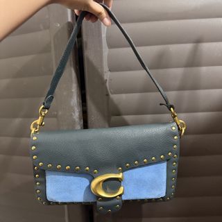 (Category: ) located in . Submitted by lovegclothingph (Listing ID 1467100952, Image 1). Description: .
