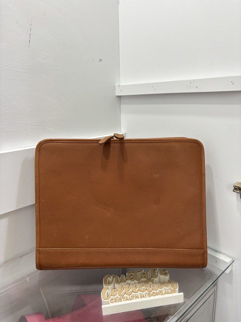 Coach Vintage Document bag (Category: Laptop Bags & Sleeves) located in Cabanatuan. Submitted by cristalcollection (Listing ID 1467126687, Image 1). Description: Co ach Vintage Document Case in British Tan 💯 3,200 Php Very good cond signs of used only 13.8 x 11" (collectors item) 8 compartments✅.