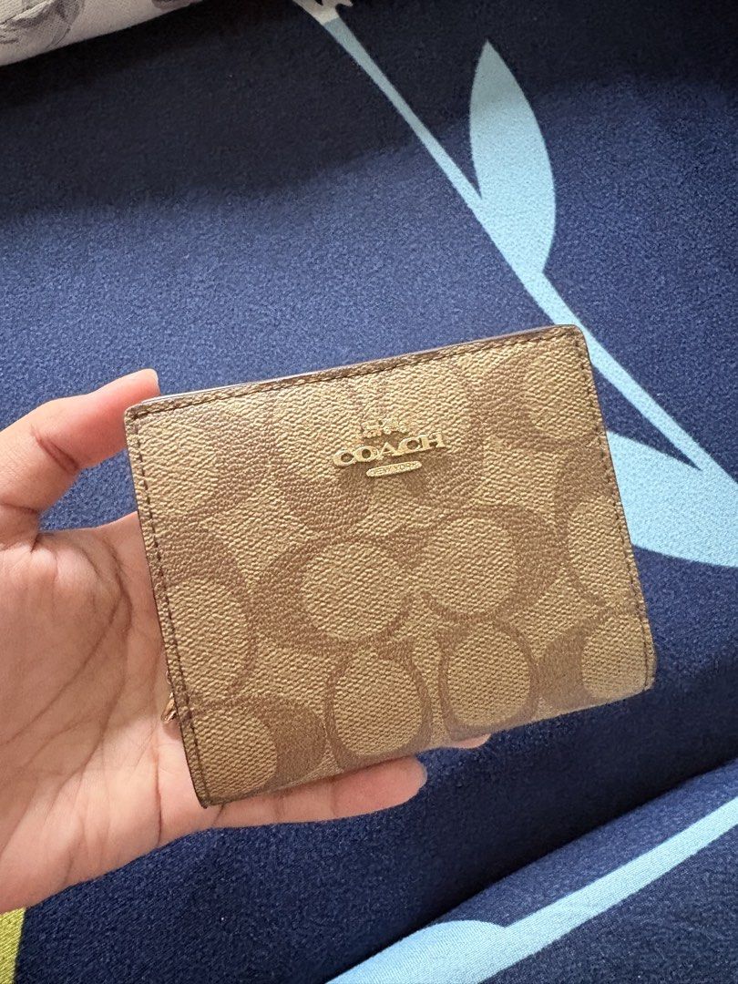 Coach Wallet (Category: Wallets & Card Holders) located in Batangas. Submitted by declutterwithlouis (Listing ID 1467013246, Image 1). Description: .