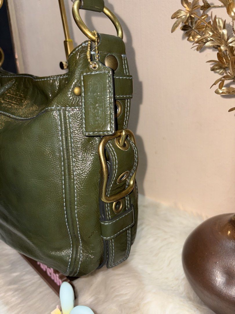 Coach Zoe Green Hobo (Category: Luxury Bags & Wallets) located in Angeles City. Submitted by azter.archive (Listing ID 1467166170, Image 3). Description: Like new no issue Also posted on my Instagram account - azter.archive .