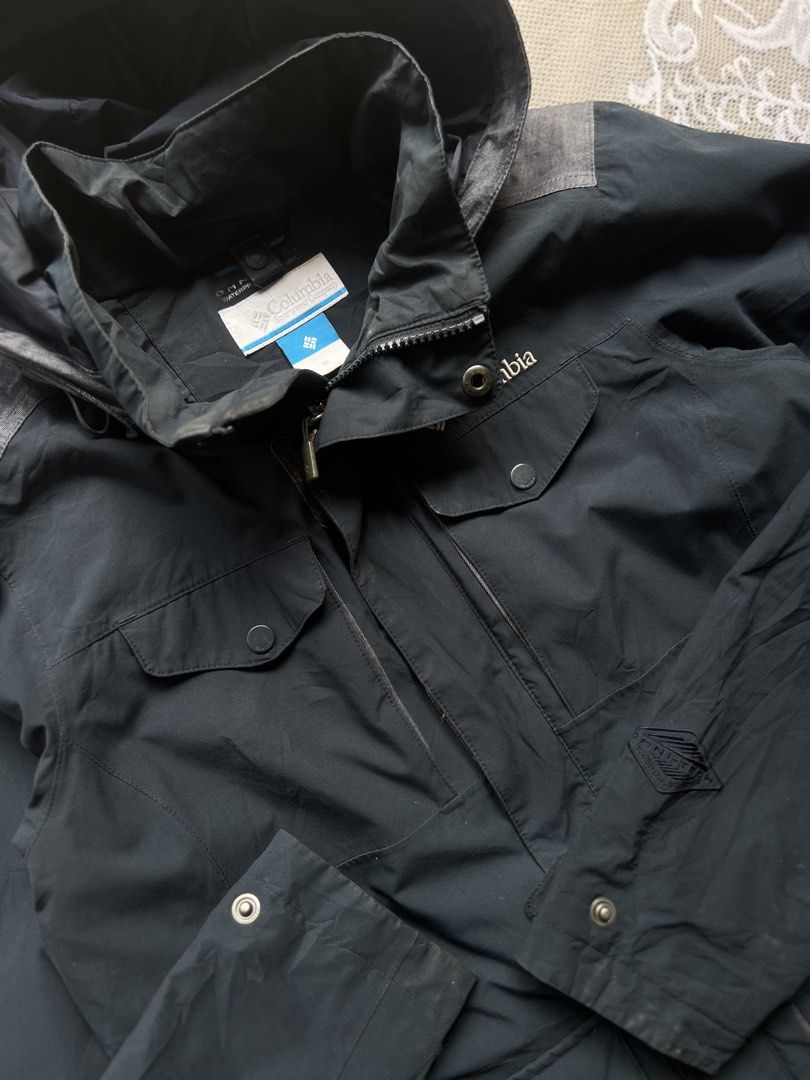 Columbia Omni-Tech Hooded Jacket Black Size M (Category: Coats, Jackets and Outerwear) located in Manila. Submitted by trustedmichael. (Listing ID 1467063233, Image 2). Description: Dimes W 20 L 28 M on tag goods lng sgro sa Small ✅Need wash onle ✅ Columbia Omni-Tech waterproof hooded jacket in black. Size M, chest 95. Multiple front flap pockets with snap buttons and zip closure. Adjustable hood and cuffs. Made in Vietnam with polyester and nylo