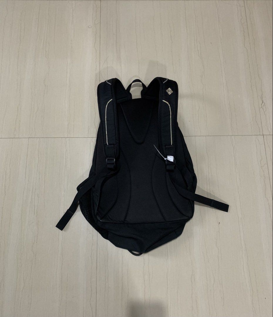 Columbia Wallowa Backpack (Category: Luxury Bags & Wallets) located in Quezon. Submitted by dr.wengfinds (Listing ID 1467107014, Image 2). Description: 20-25 liters capacity Sign of usage.