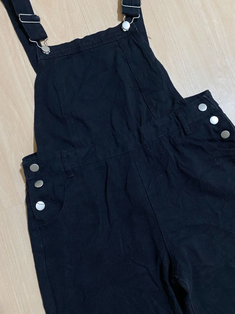 Comma Shop Black Denim Overalls (Category: Coats, Jackets and Outerwear) located in Cadiz. Submitted by davidspothead (Listing ID 1467140337, Image 2). Description: Waist 15.5" Length 36" Excellent condition.
