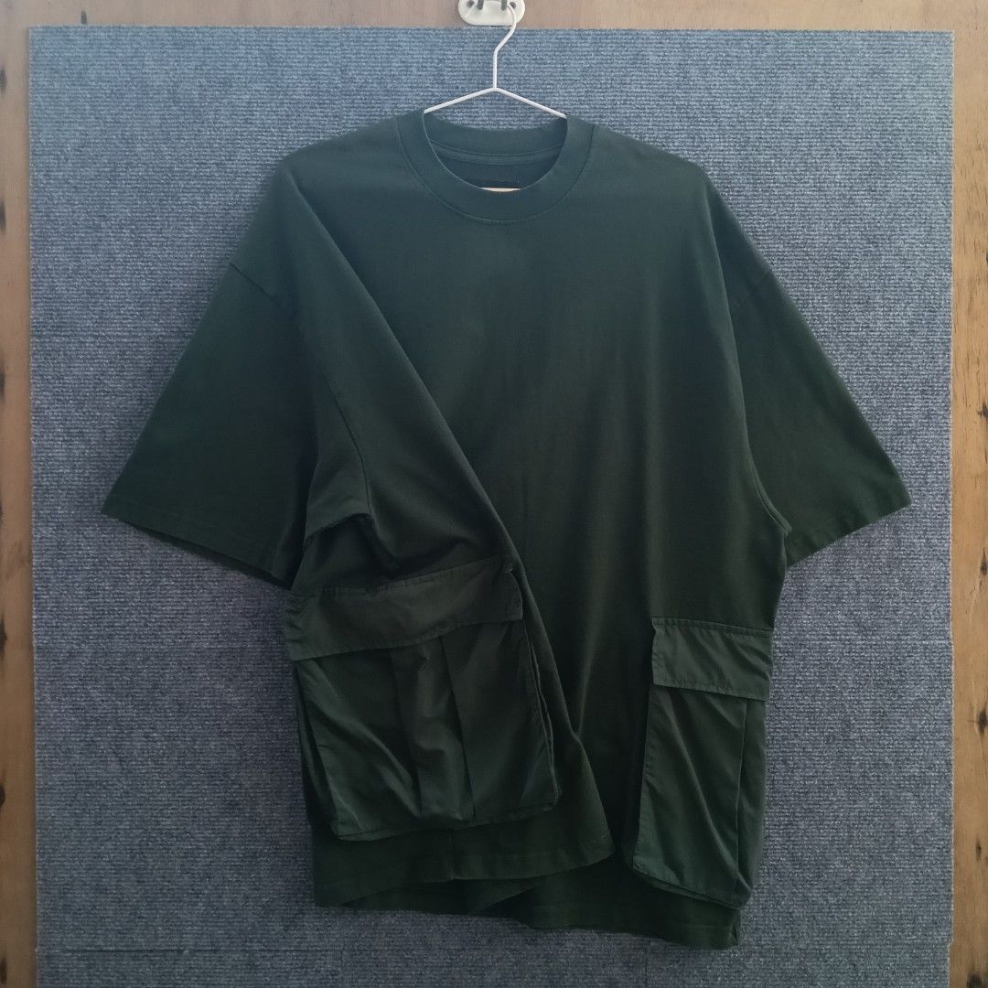 Contrafiend Gorpcore Style Oversized Utility Cargo T-Shirt (Category: Tshirts & Polo Shirts ) located in Puerto Princesa. Submitted by ukay_spot (Listing ID 1467096252, Image 2). Description: 24.5 x 30 Excellent condition Issue: Minimal sunfade shoulders (Barely noticeable in person) Washed ✅ Steamed ✅.