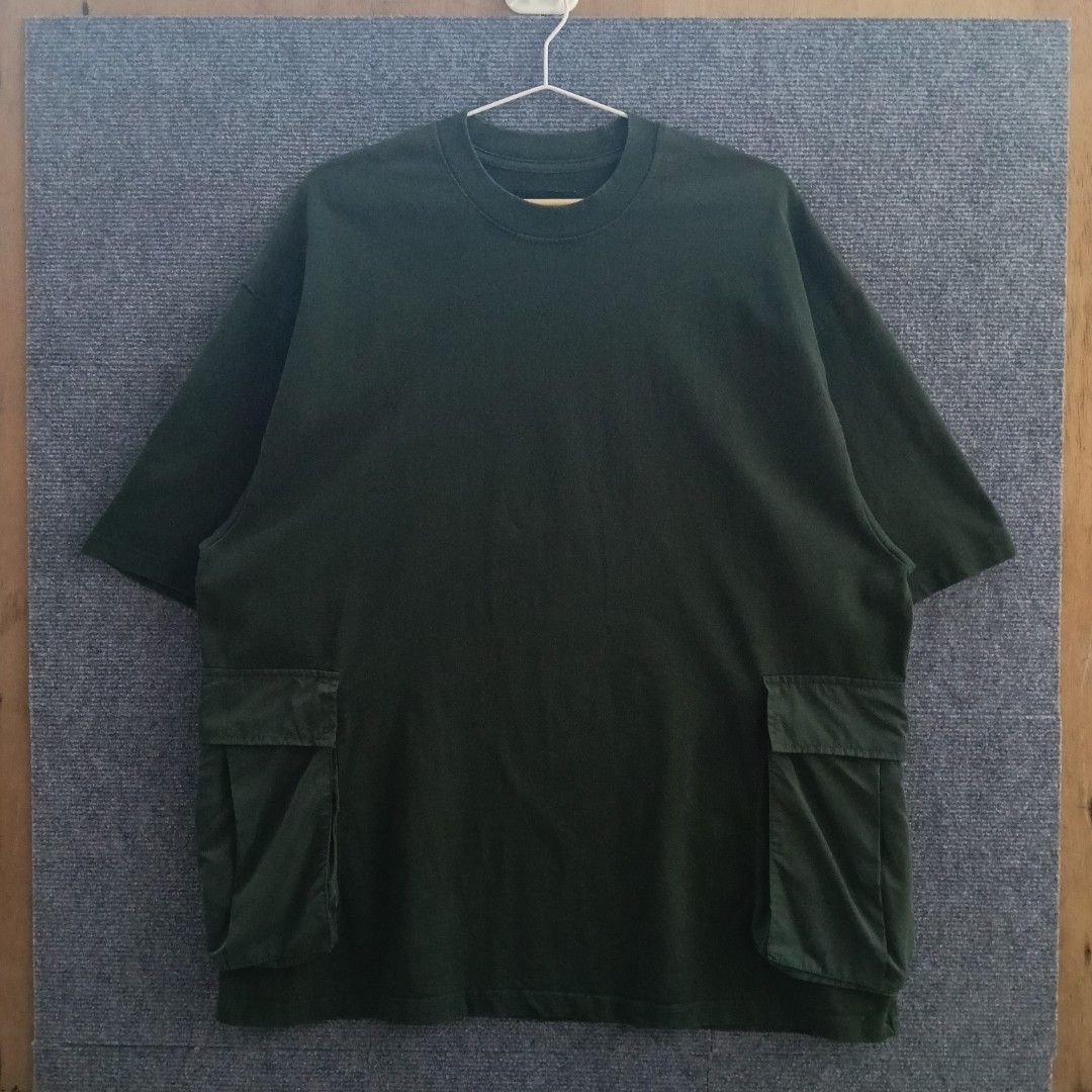 Contrafiend Gorpcore Style Oversized Utility Cargo T-Shirt (Category: Tshirts & Polo Shirts ) located in Puerto Princesa. Submitted by ukay_spot (Listing ID 1467096252, Image 1). Description: 24.5 x 30 Excellent condition Issue: Minimal sunfade shoulders (Barely noticeable in person) Washed ✅ Steamed ✅.