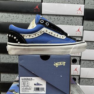 (Category: ) located in . Submitted by pickplanet_sneaker_shirt (Listing ID 1467163705, Image 1). Description: .
