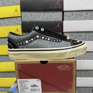 (Category: ) located in . Submitted by pickplanet_sneaker_shirt (Listing ID 1467163787, Image 1). Description: .
