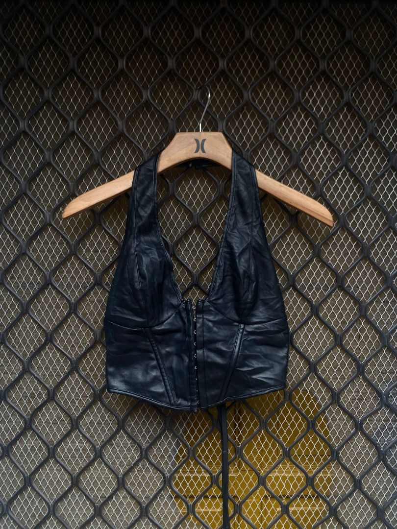 Corset Halter Top (Category: Others Tops) located in Muntinlupa City. Submitted by eksenathriftshop (Listing ID 1467094533, Image 1). Description: Excellent condition no issue size small on tag.
