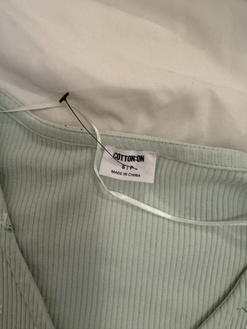 Cotton on cardigan (Category: Coats, Jackets and Outerwear) located in Caloocan City. Submitted by charmisokay (Listing ID 1467020977, Image 3). Description: location: Metro Manila, Taft Avenue mop: G-cash or BDO mod: J&T or Lalamove.