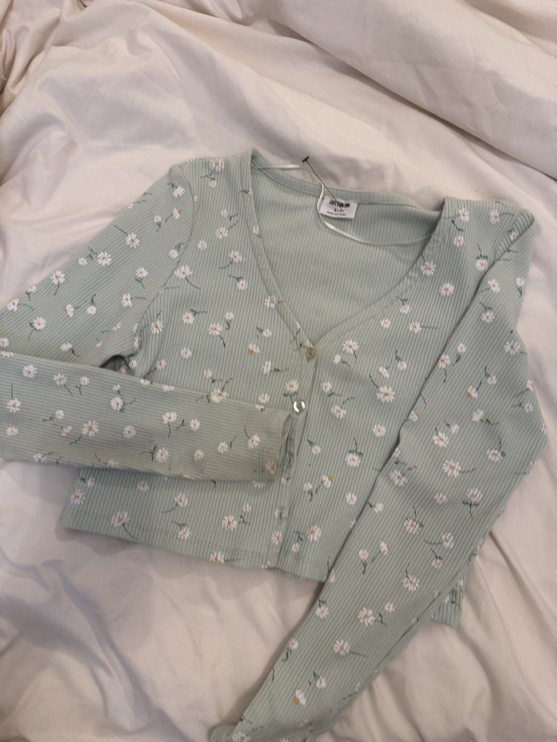 Cotton on cardigan (Category: Coats, Jackets and Outerwear) located in Caloocan City. Submitted by charmisokay (Listing ID 1467020977, Image 2). Description: location: Metro Manila, Taft Avenue mop: G-cash or BDO mod: J&T or Lalamove.