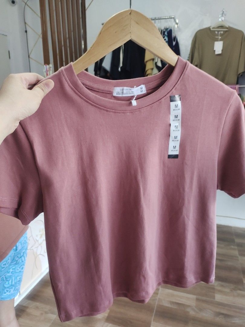 Cotton on crop top (Category: Shirts) located in Aliaga. Submitted by kmapparel (Listing ID 1467059134, Image 1). Description: .