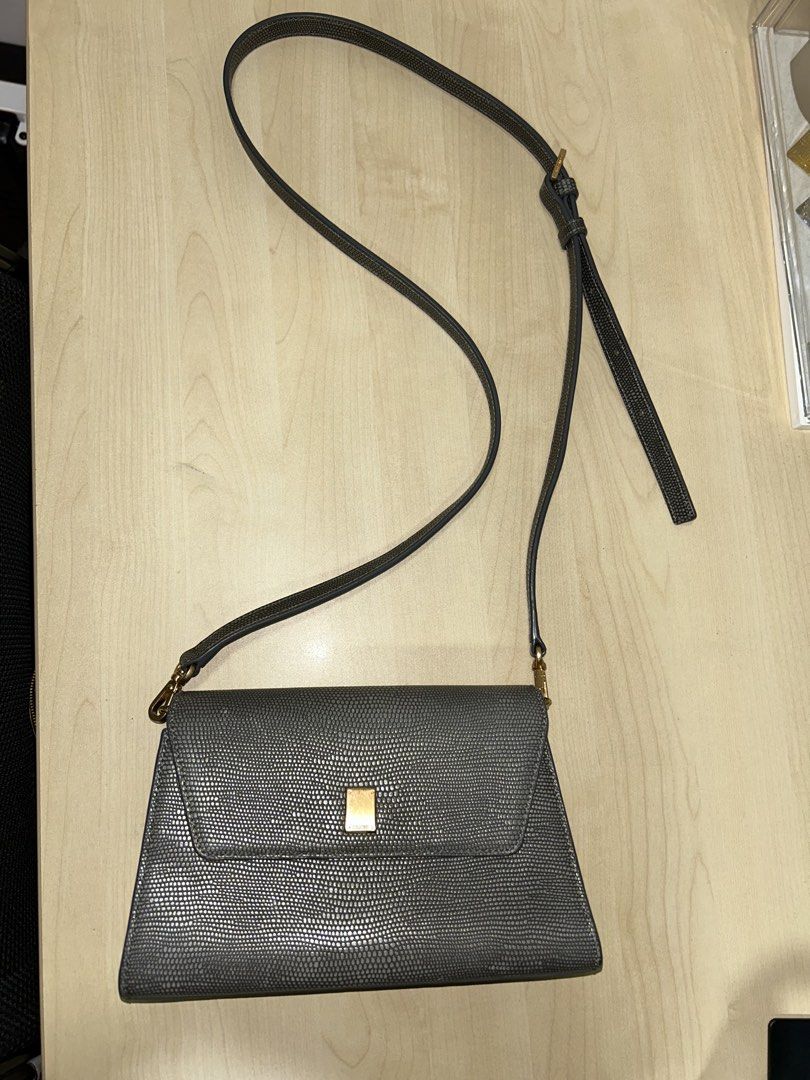 Couronne Sling / Cross Body Bag (Category: Cross-body Bags) located in Marikina City. Submitted by yen.p (Listing ID 1467147974, Image 2). Description: .
