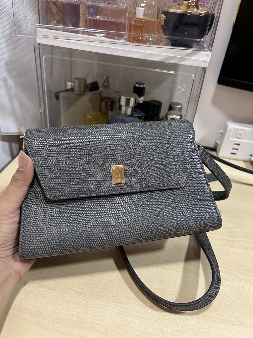 Couronne Sling / Cross Body Bag (Category: Cross-body Bags) located in Marikina City. Submitted by yen.p (Listing ID 1467147974, Image 1). Description: .