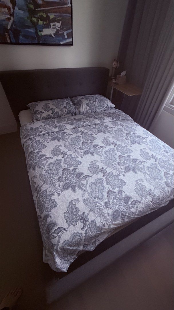 CRATE AND BARREL BED FRAME (Category: Bed Frames & Mattresses) located in Paranaque City. Submitted by richieboyriceboy (Listing ID 1467069064, Image 2). Description: Original price: 95,000.